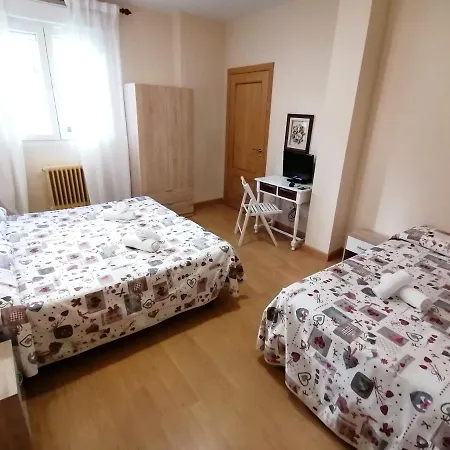 Hostal Hernan Cortes Caces Zewnętrze zdjęcie
