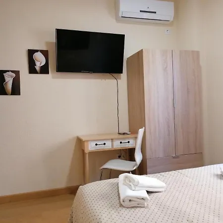 Hostal Hernan Cortes Caces Zewnętrze zdjęcie